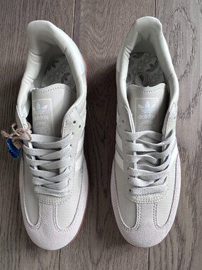 Adidas Sneakers - Wonder White / Gum Sole